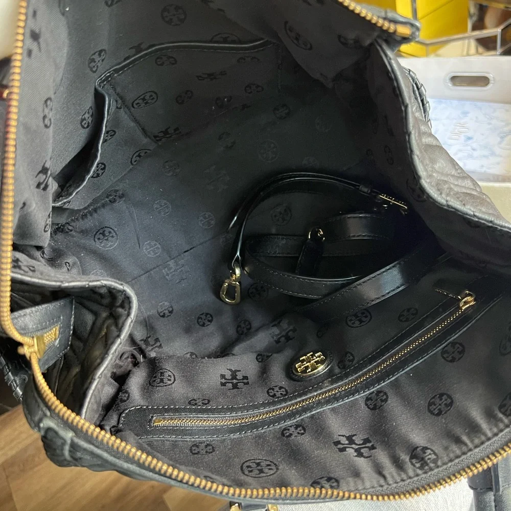 Tory Burch Black Quilted Bag - Picture 10 of 13